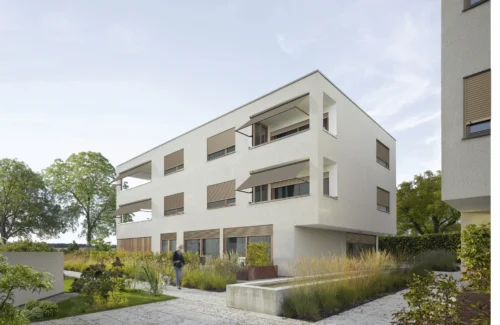 Modernes Mehrfamilienhaus mit Garten in ruhiger Umgebung