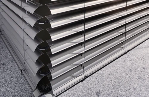 Detailansicht einer modernen Sonnenschutz-Jalousie